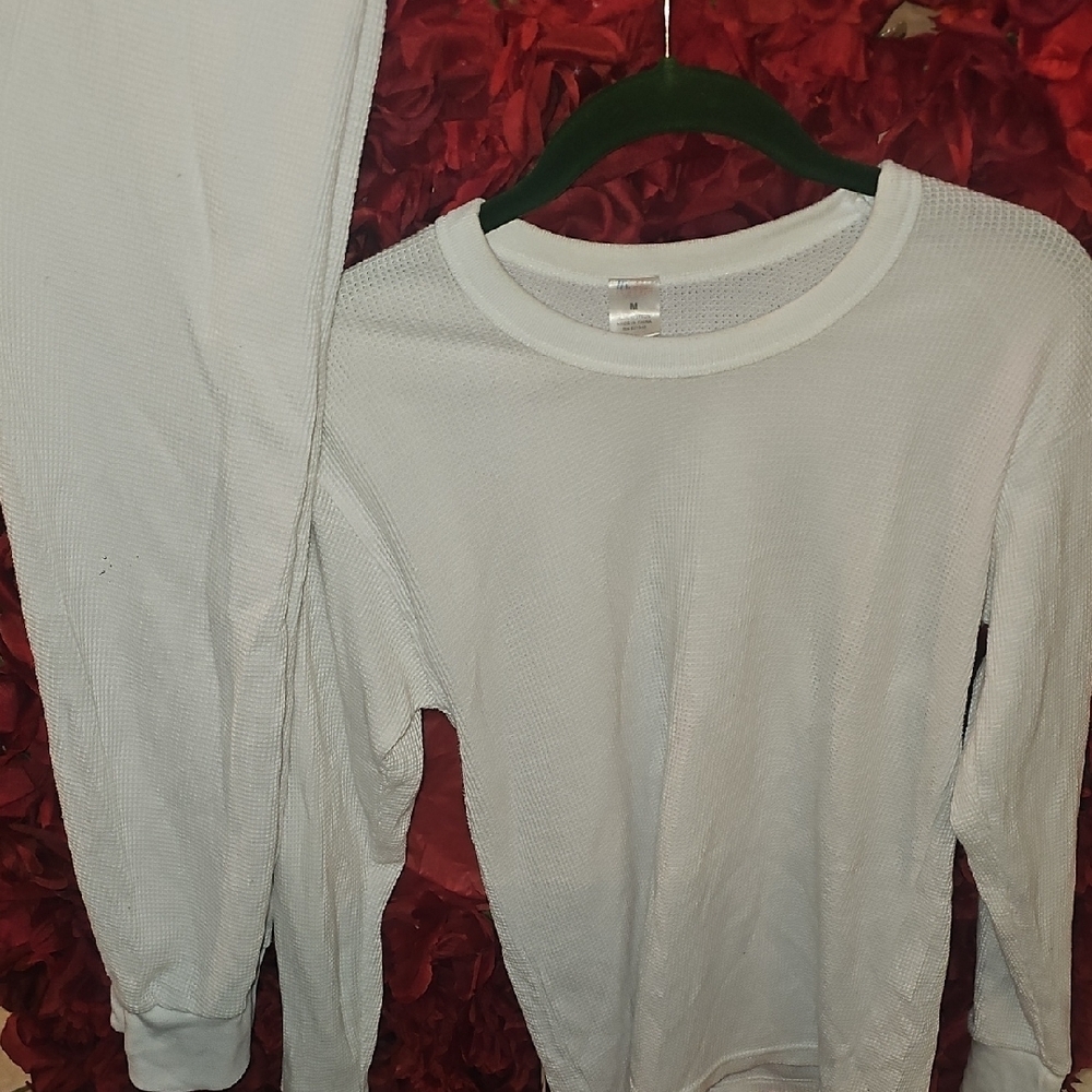 Men's Thermal Shirt & Pants Size Medium ( Slight Pink On Right Shoulder)